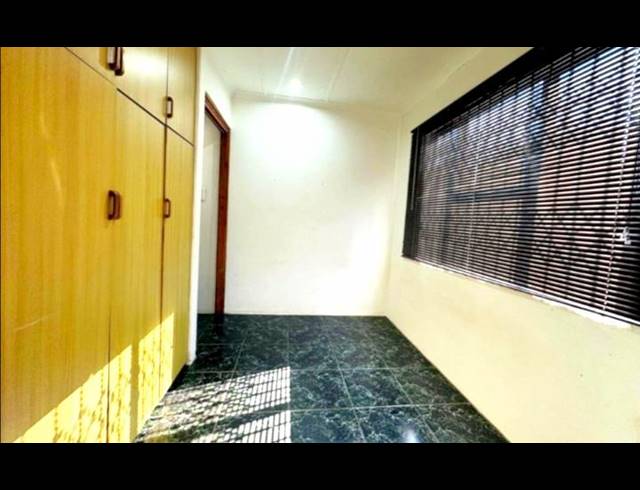 2 BEDROOM HOUSE FOR SALE IN BRACKENHAM